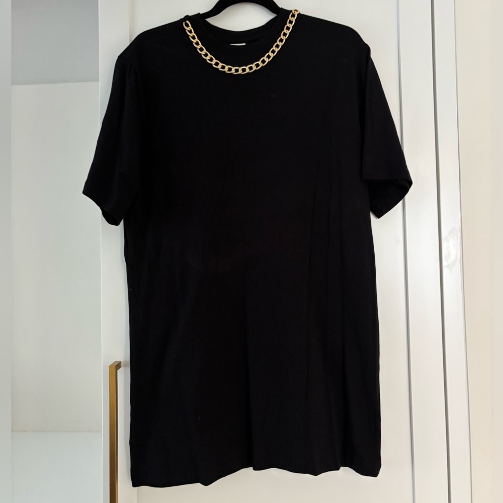 H&M Black and Gold Chain Detail Short Sleeve Tee